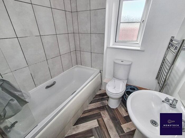 2 Bedroom Apartment For Sale In Whitecroft Meadow, Middleton, Manchester, M24