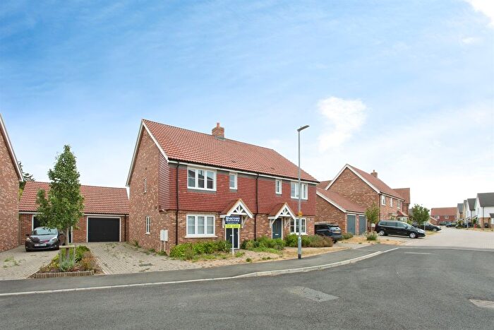 3 Bedroom Semi-Detached House For Sale In Howells Way, Hardwick, Cambridge, CB23