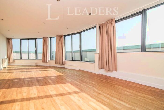 2 Bedroom Apartment To Rent In Avoca Court, Cheapside, B12