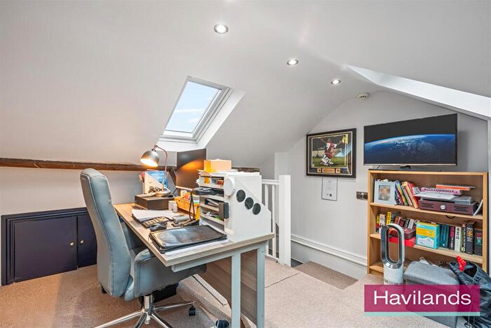 2 Bedroom Terraced House For Sale In Avenue Road, London, N14