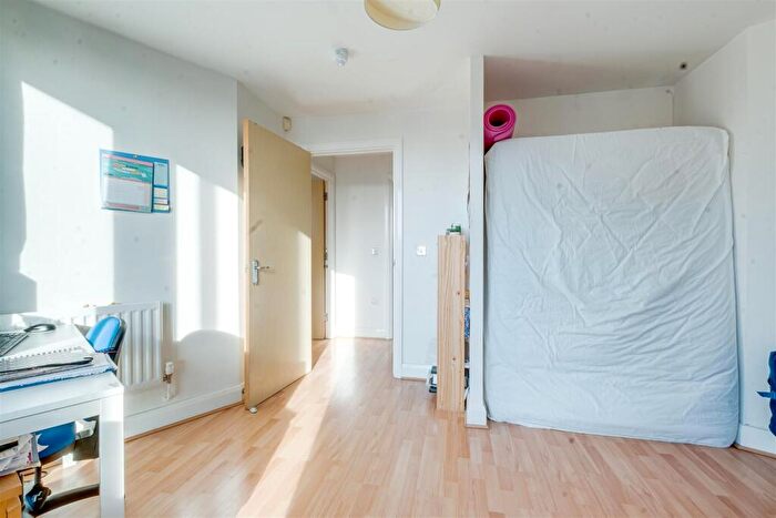 2 Bedroom Apartment For Sale In Wheeleys Lane, Birmingham, B15