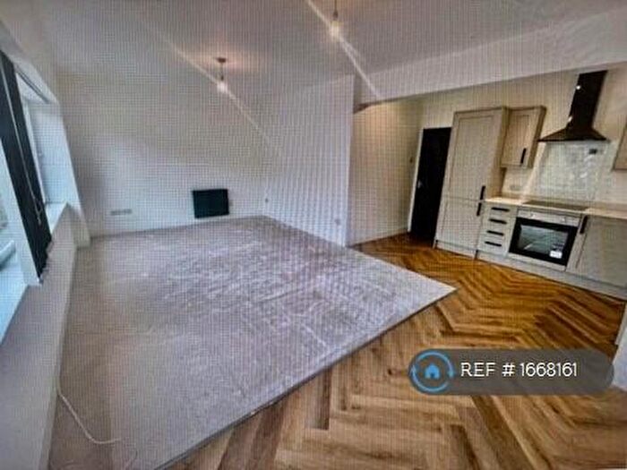 2 Bedroom Flat To Rent In Brook Street, Ilkley, LS29