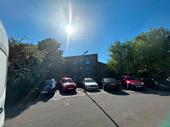 2 Bedroom Flat To Rent In Laburnum Road, Abronhill, Cumbernauld, G67