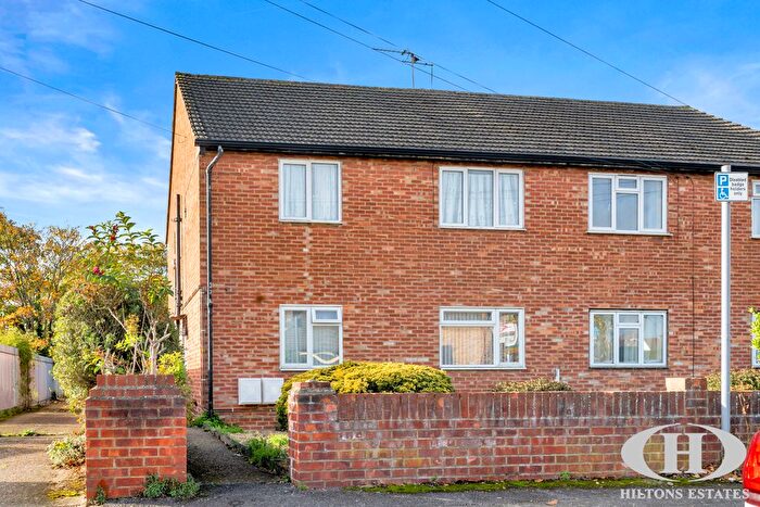 2 Bedroom Maisonette For Sale In Mellow Lane West, Uxbridge, UB10