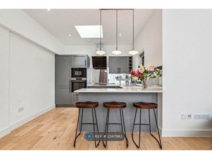 2 Bedroom Detached House To Rent In Thurlow Hill, London, SE21