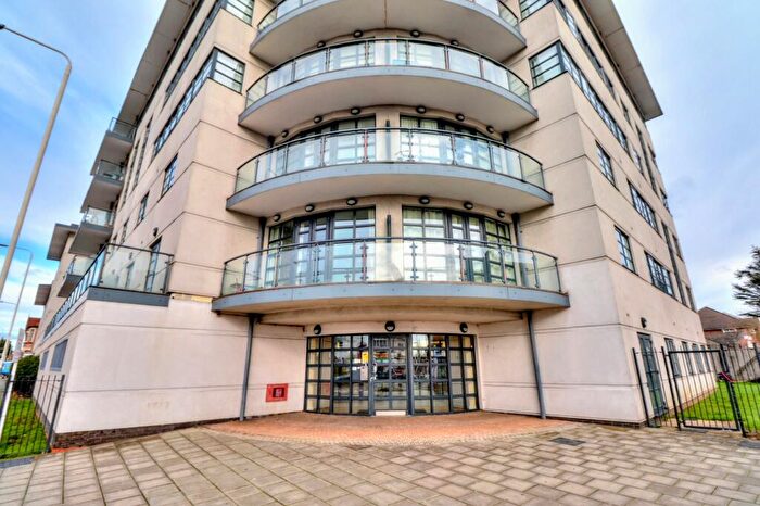 2 Bedroom Flat For Sale In High Road, Romford, RM6