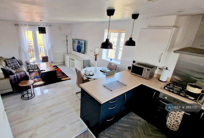 2 Bedroom Flat To Rent In Warden Street, Manchester, M40