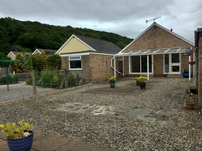 2 Bedroom Bungalow To Rent In Maes Trefor, Talsarnau, LL47