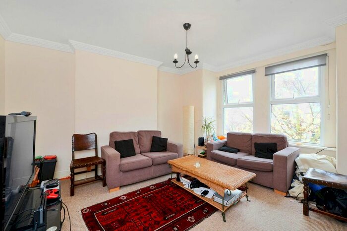 3 Bedroom Flat To Rent In Stuart Road, Acton, W3