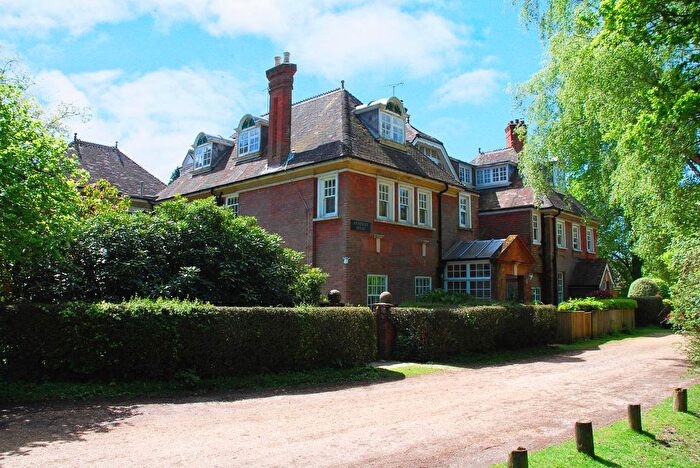 2 Bedroom Flat For Sale In Bank, Lyndhurst, SO43