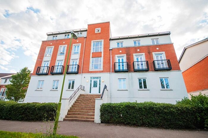 3 Bedroom Flat For Sale In Mosquito Way, Hatfield, AL10