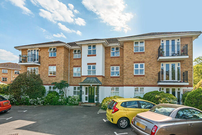 2 Bedroom Flat For Sale In Biggin Hill Close, Kingston Upon Thames, KT2