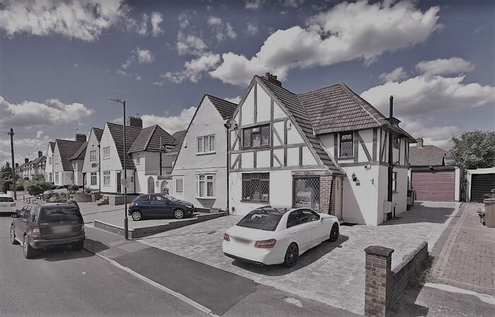 3 Bedroom Semi-Detached House To Rent In Northumberland Way, Erith, DA8