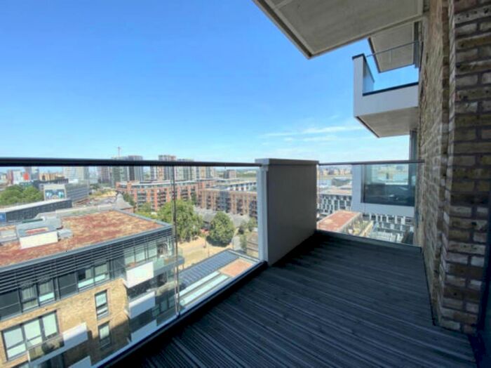 Houses for sale & to rent in SE18 3TP, Barnfield Road, Woolwich Common