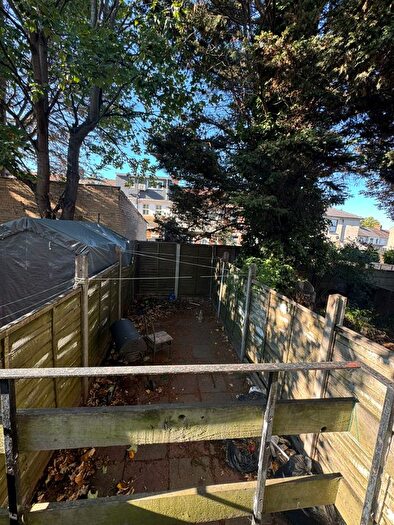 2 Bedroom Flat To Rent In Charlemont Road, London, E6