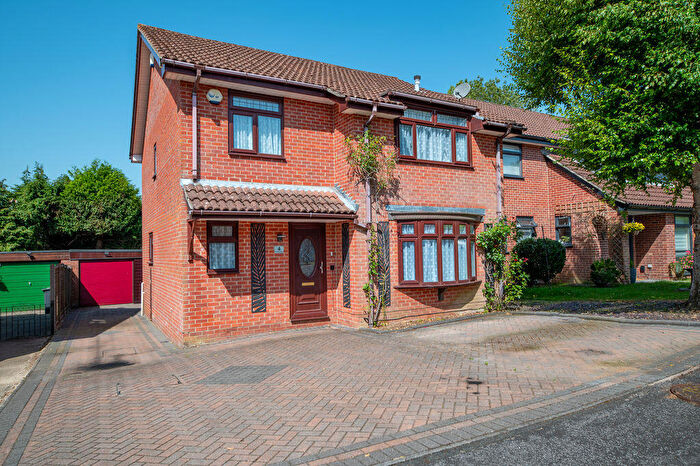 4 Bedroom Detached House For Sale In Chantry Road, Horndean, PO8