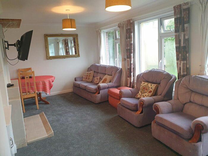 2 Bedroom Bungalow To Rent In Bradiford, EX31