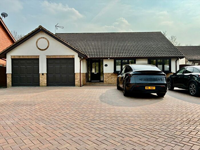3 Bedroom Bungalow For Sale In Burnt Mills Road, Basildon, SS13