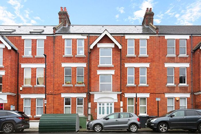 2 Bedroom Flat For Sale In Bavent Road, London, SE5