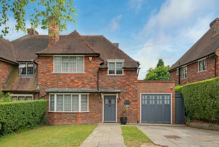 3 Bedroom Terraced House To Rent In Blandford Close, Hampstead Garden Suburb, N2