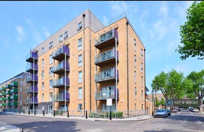 3 Bedroom Flat To Rent In Merchant Street, London, E3