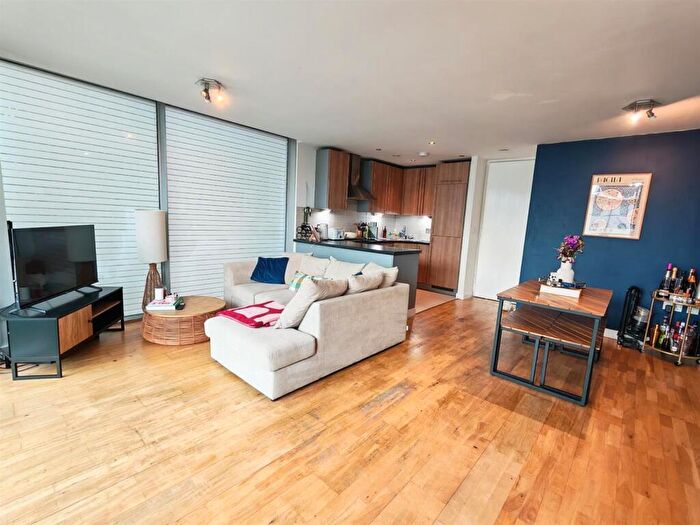 2 Bedroom Apartment To Rent In Cheapside, Liverpool, L2