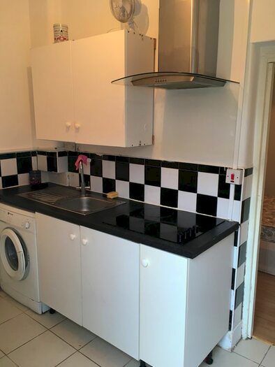 Studio To Rent In Chingford Road, London, E17