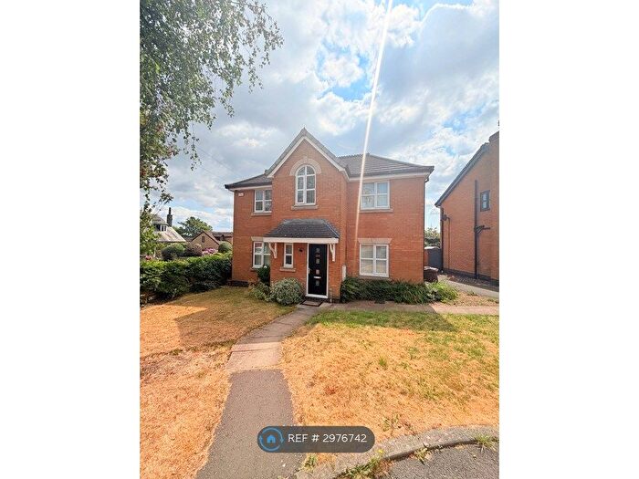 4 Bedroom Detached House To Rent In Parkmere Close, Bradford, BD4