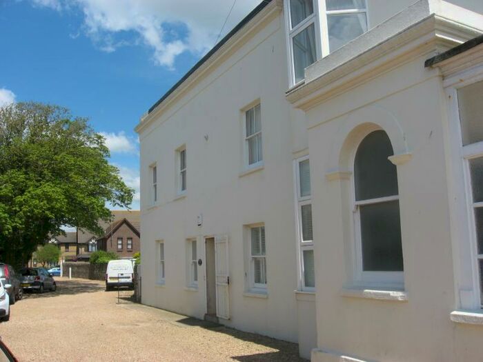 2 Bedroom Flat To Rent In Marine Parade, Bognor Regis, West Sussex, PO21