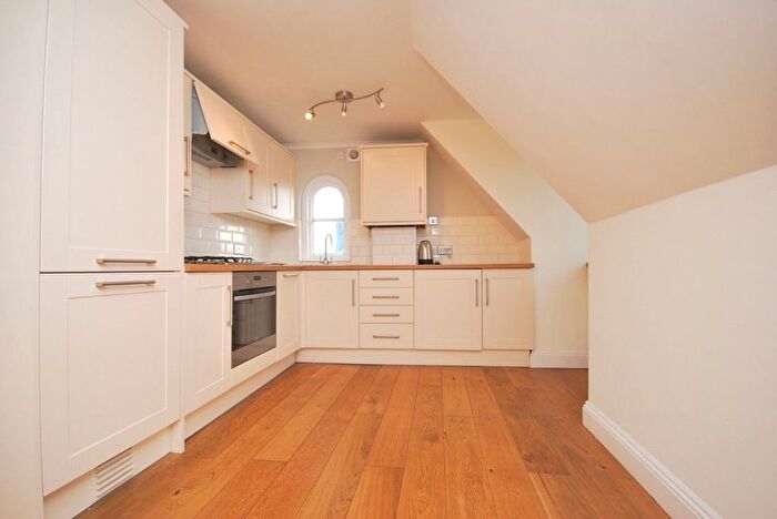 2 Bedroom Flat For Sale In College Road, Bromley, BR1
