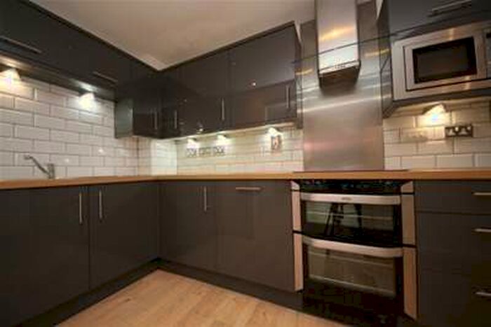 2 Bedroom Flat To Rent In Royal Quarter - Kingston Riverside, KT2