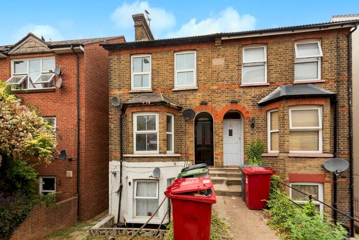 2 Bedroom Flat To Rent In Stoke Road, Slough, SL2