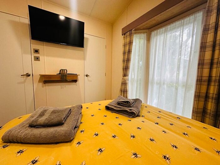 2 Bedroom Caravan For Sale In Perowne Way, Sandown, PO36