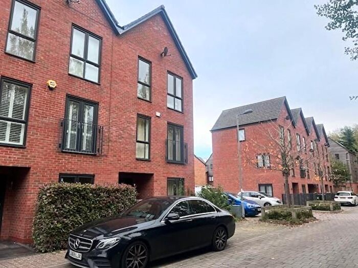 3 Bedroom Town House To Rent In Brooks Mews, Aylesbury, HP19