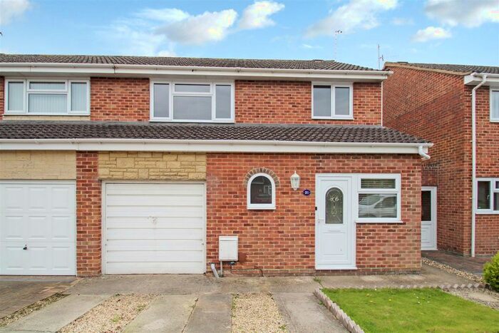 3 Bedroom Property To Rent In Bevisland, Eldene, Swindon, SN3