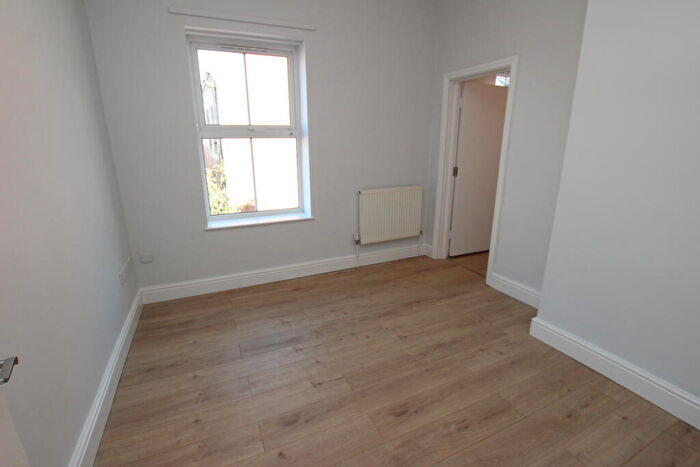 1 Bedroom Apartment To Rent In , Third Avenue, NG7