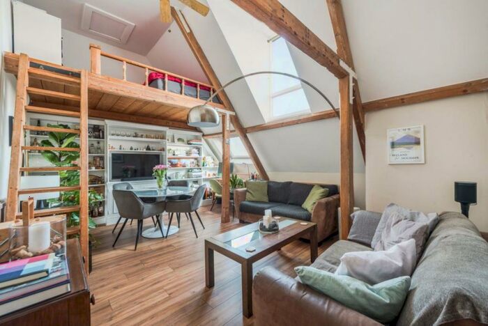 2 Bedroom Flat To Rent In Nightingale Lane, Balham, London, SW12