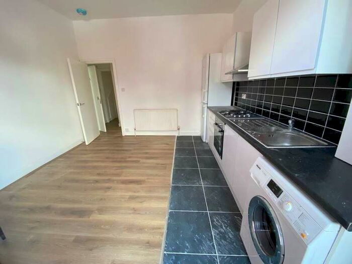 2 Bedroom Ground Flat To Rent In Cranfield Road, Brockley, SE4
