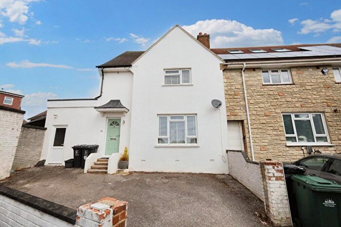 4 Bedroom Semi-Detached House To Rent In Findon Close, Hove, East Sussex, BN3