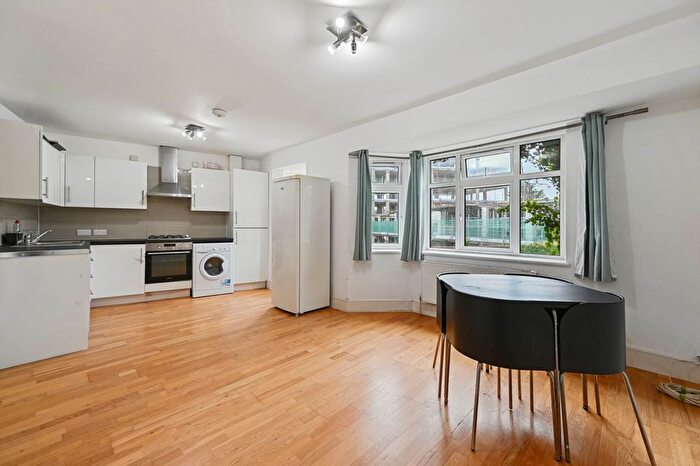 3 Bedroom Flat To Rent In Cloister Road, Acton, London, W3