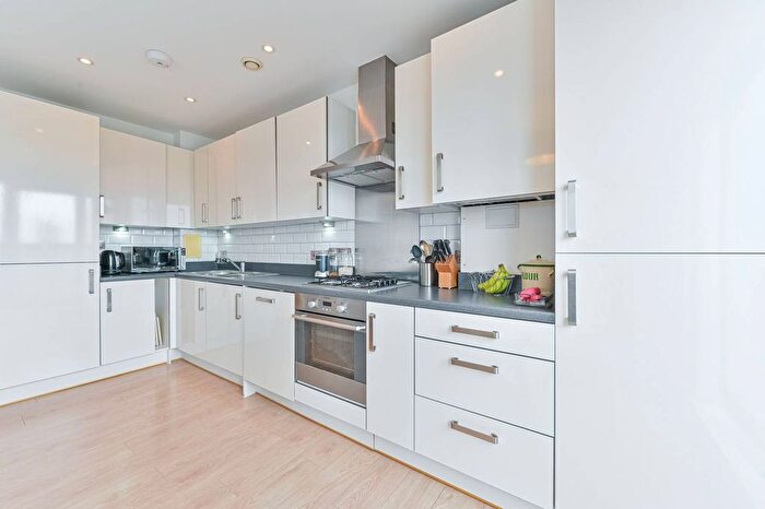 2 Bedroom Flat For Sale In Brixton Road, Oval, London, SW9