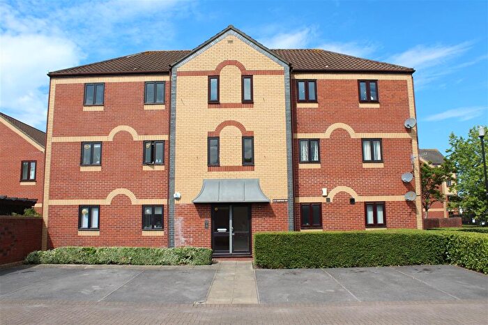 2 Bedroom Flat To Rent In Shortwood View, Kingswoood, Bristol, BS15