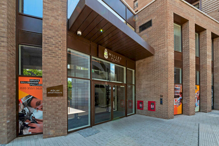 2 Bedroom Apartment To Rent In Millet Place, Pontoon Dock London, E16