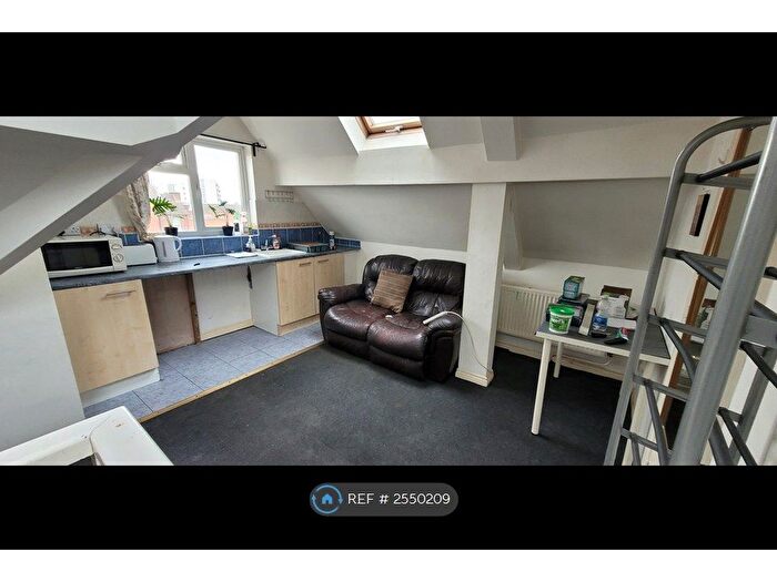 Studio To Rent In Bloxwich Road, Walsall, WS3