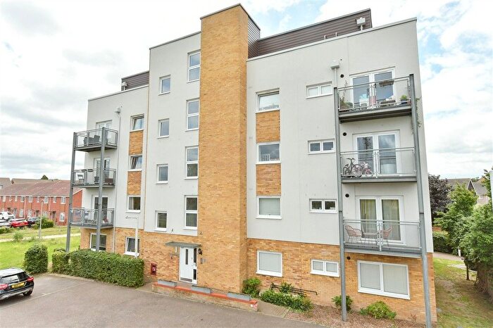2 Bedroom Flat For Sale In Durrell Dene, Dartford, Kent, DA1