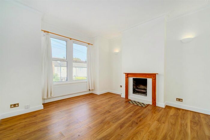 2 Bedroom Flat To Rent In Carlyle Road, Ealing, W5