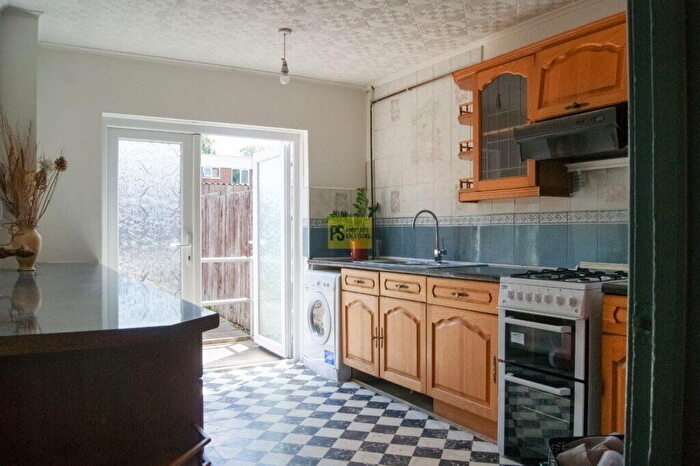 5 Bedroom Terraced House To Rent In Hobart Croft, Nechells, Birmingham, B7