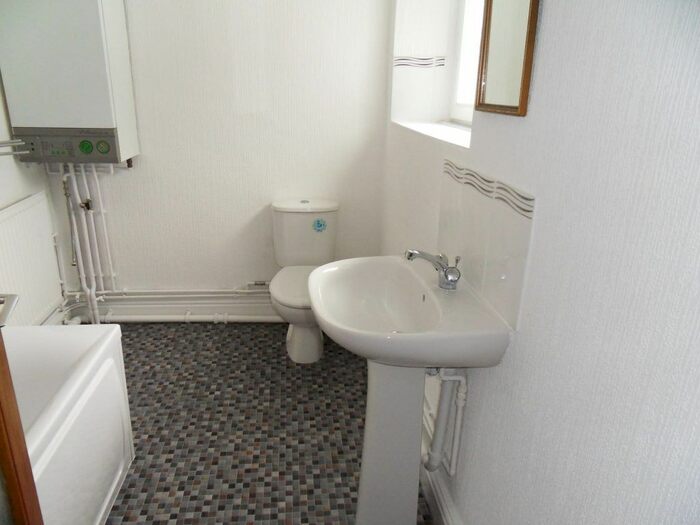 1 Bedroom Flat To Rent In Llantrisant Road, Pontyclun CF72