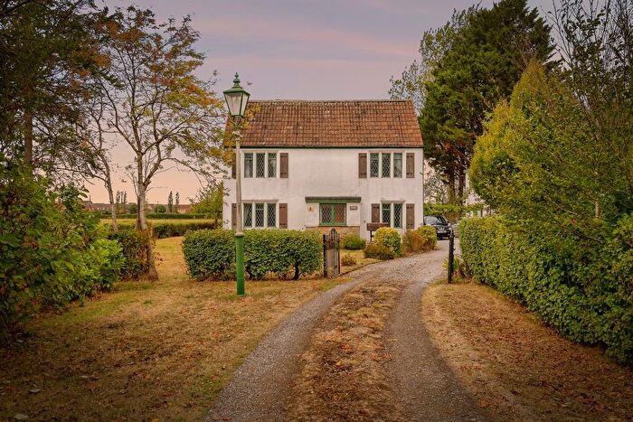 3 Bedroom Detached House For Sale In New Road, Melksham, SN12