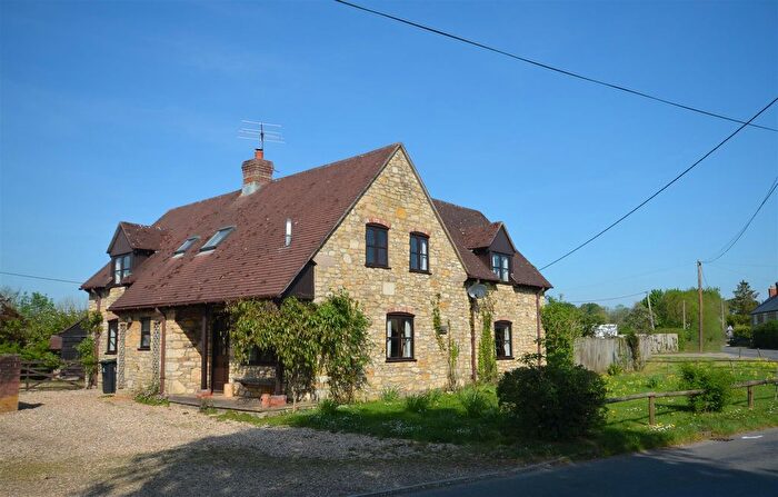 3 Bedroom Detached House For Sale In Moorside, Sturminster Newton, DT10